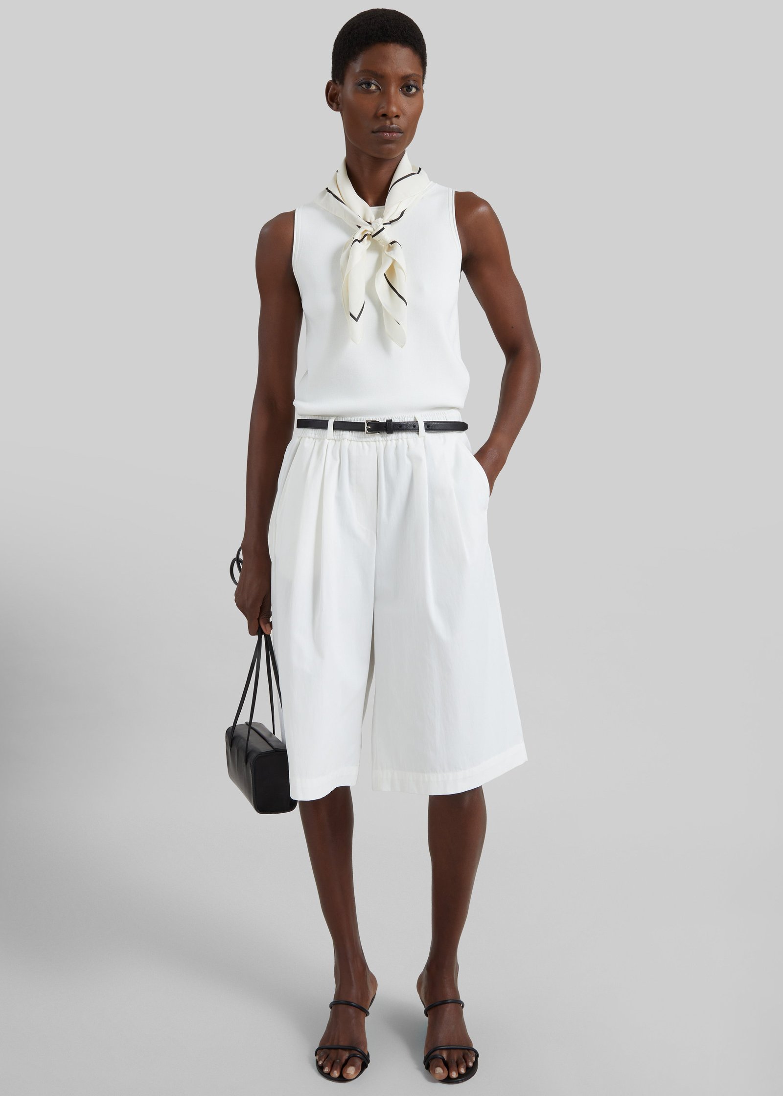Arvert Bermuda Shorts - White - Image 4